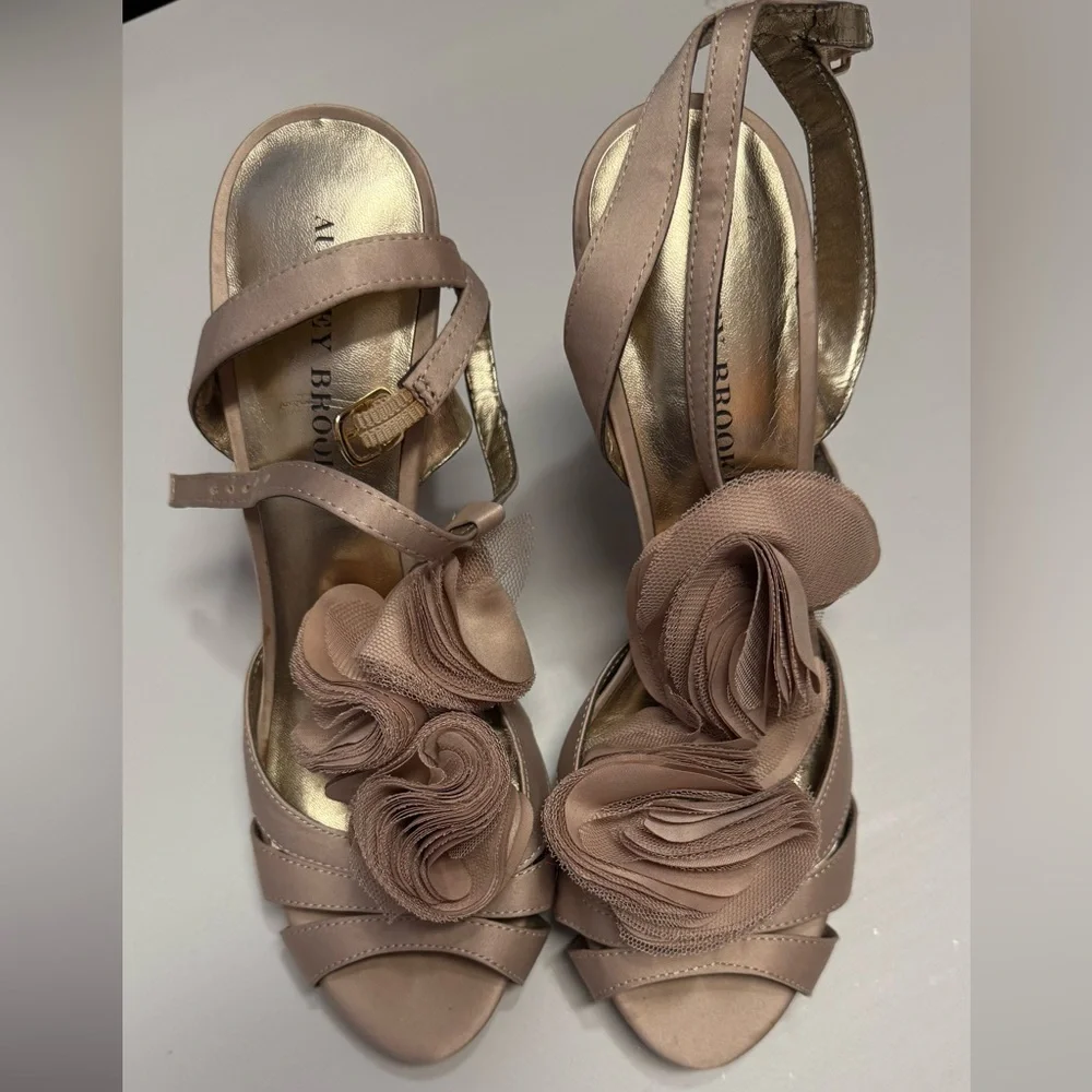Audrey Brooke Nude Floral Heels | Sz 8 1/2 - Picture 2 of 3